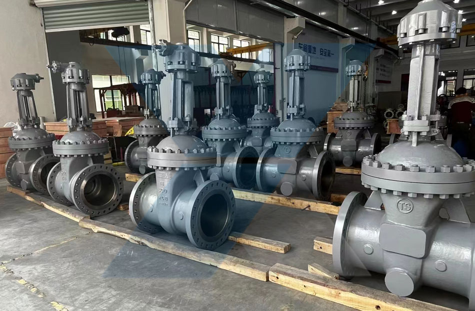 Z541H-300LB傘齒輪美標閘閥完成檢驗合格準備出廠發往遼陽(圖1)